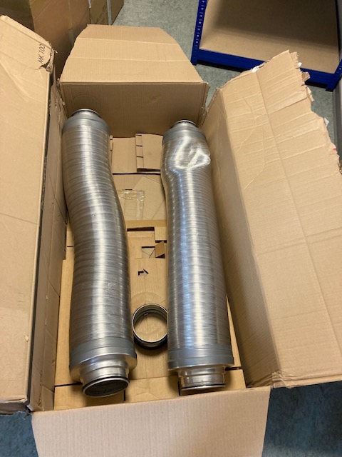 Fehlendes Füllmaterial führt zu Beschädigung der Produkte. Diese Ware kann nicht mehr verwendet werden! Retouren